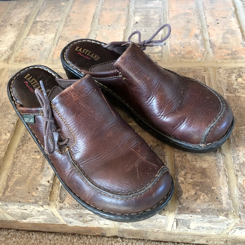 Eastland brown clogs size 8.5 3831.